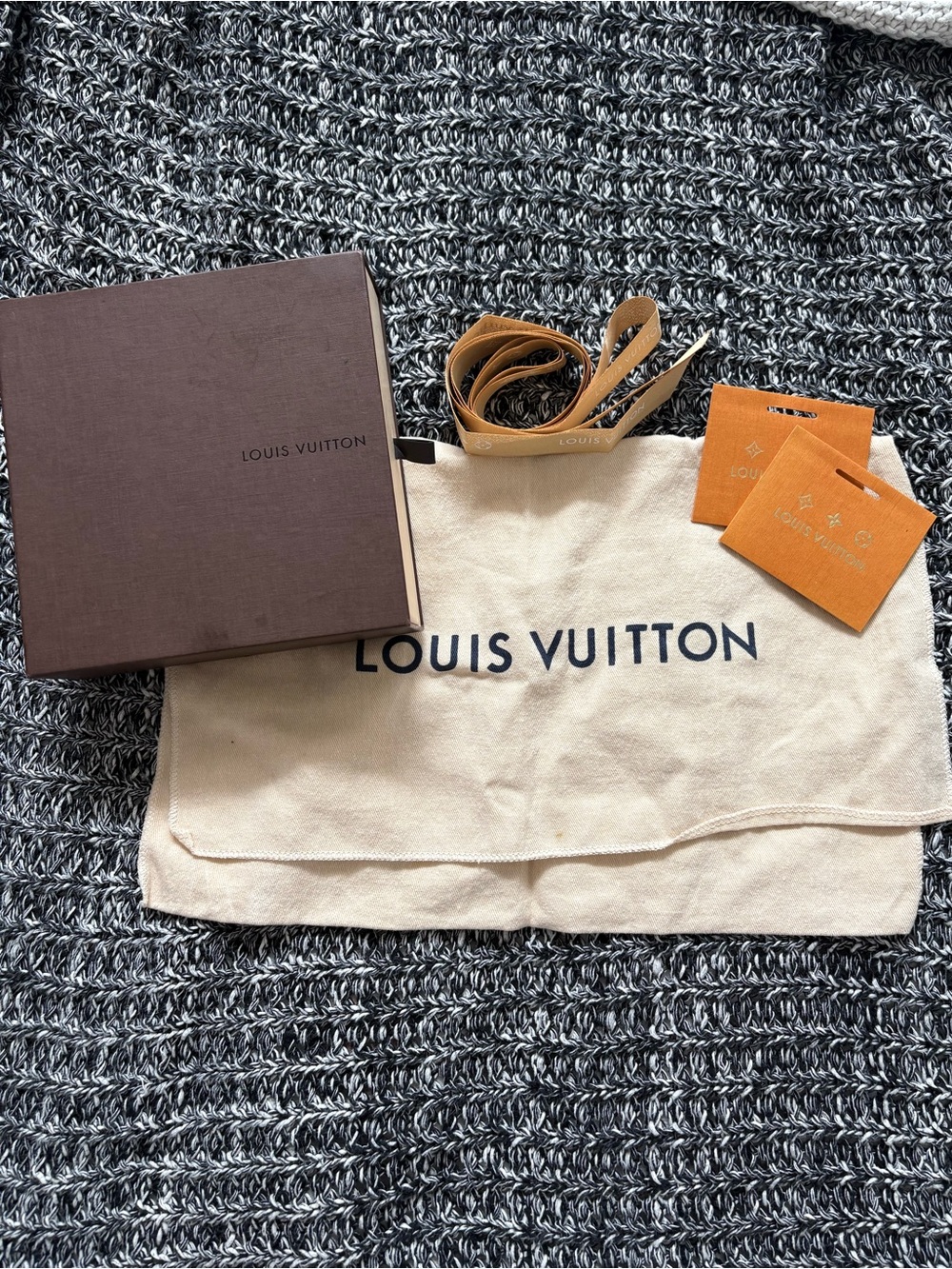 LV Box,Tags, Ribbon, Etc. - Picture 3 of 7
